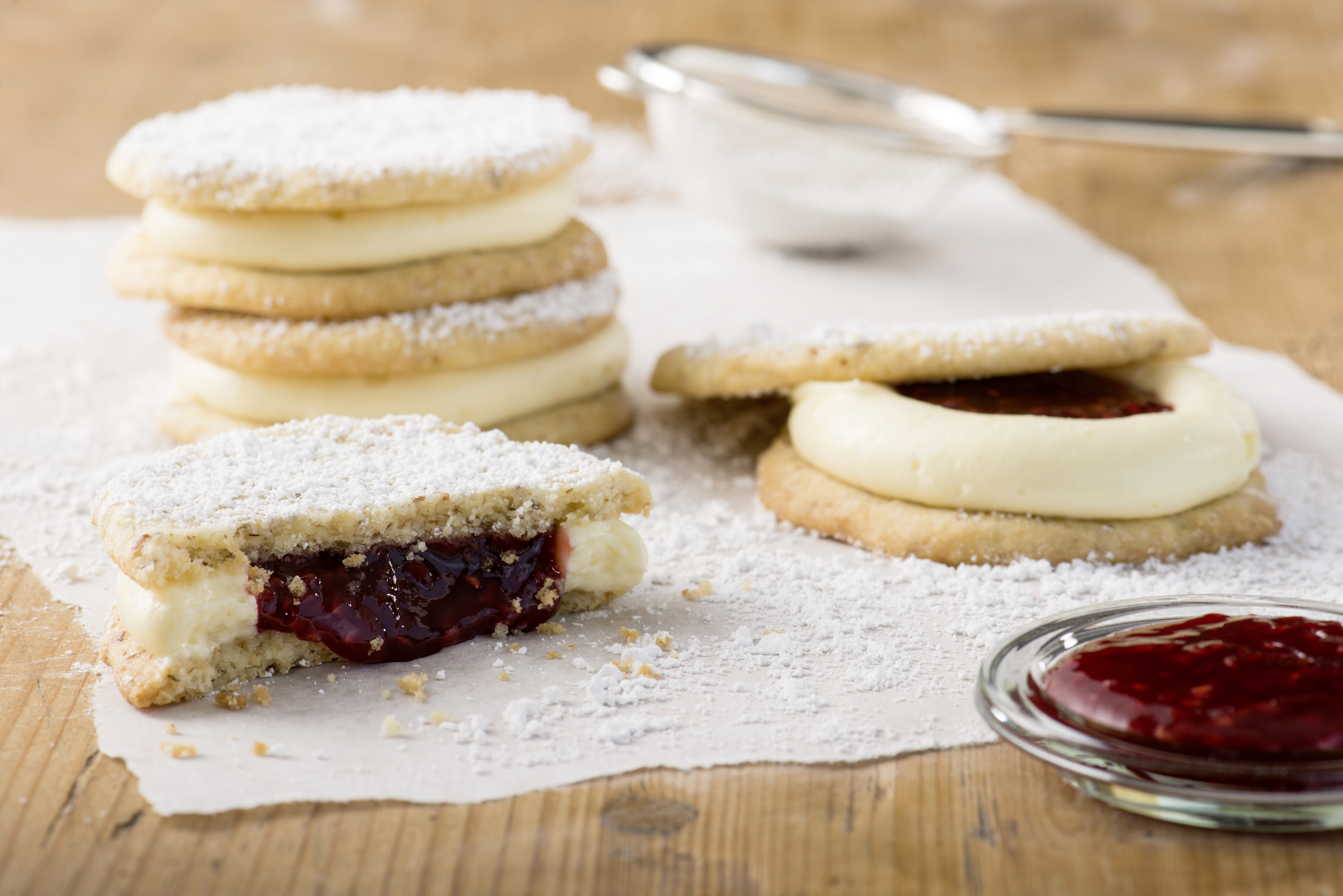 recipe image Plätzchen-Rezept Marmeladen-Doppeldecker mit Orangencreme