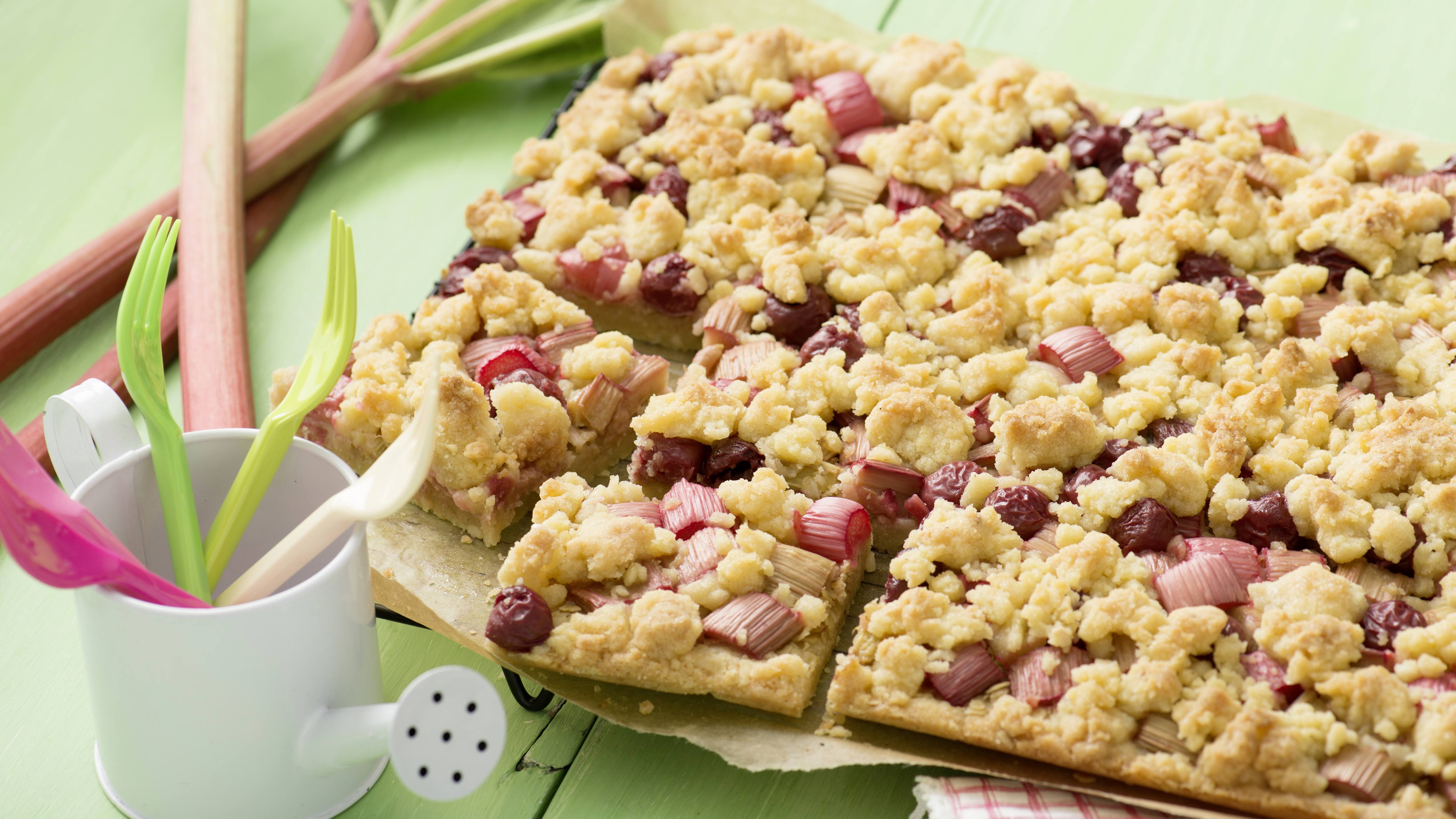 recipe image Rhabarber-Streuselkuchen