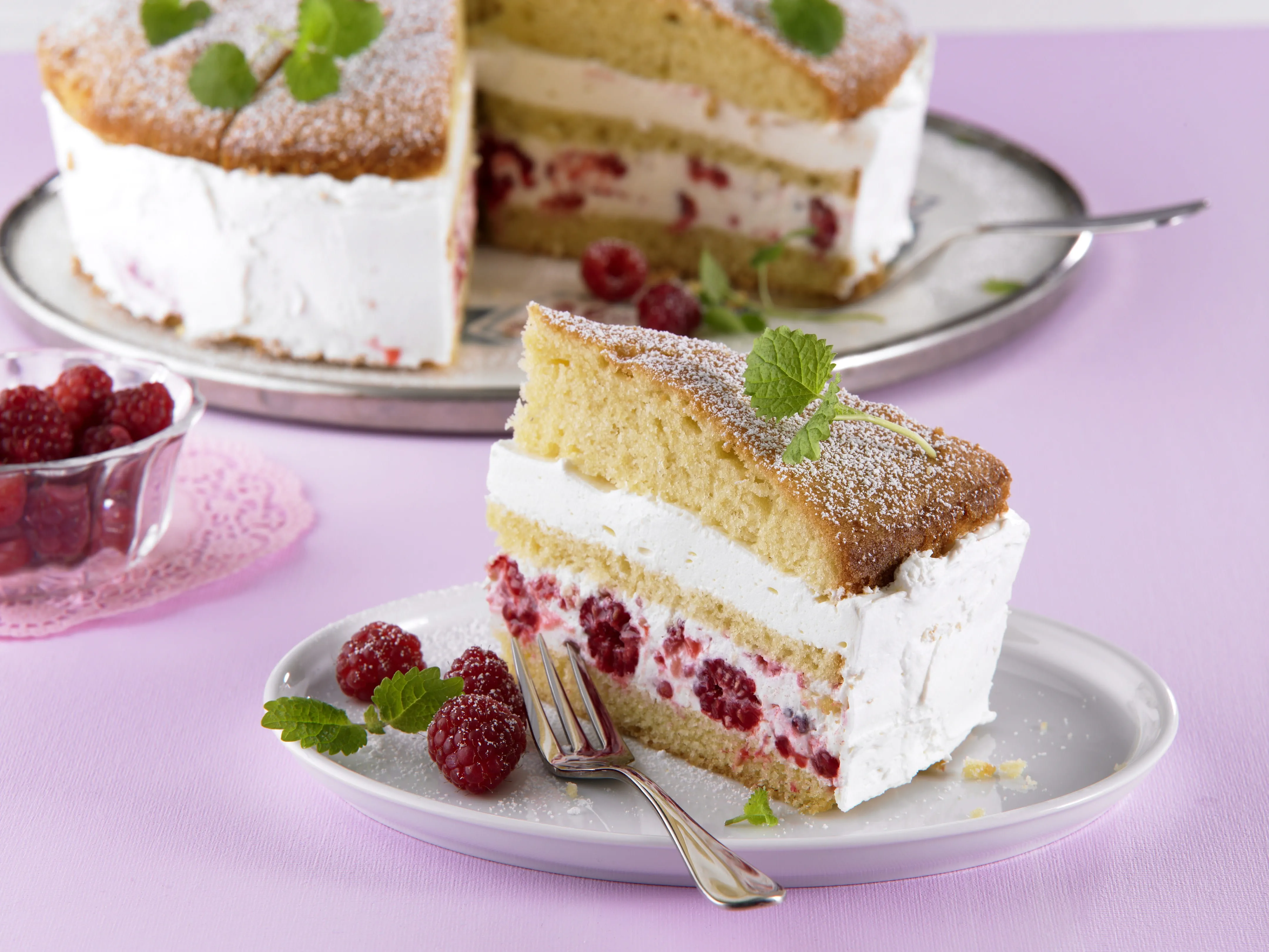 recipe image Eierlikörtorte mit Himbeeren und Mascarpone