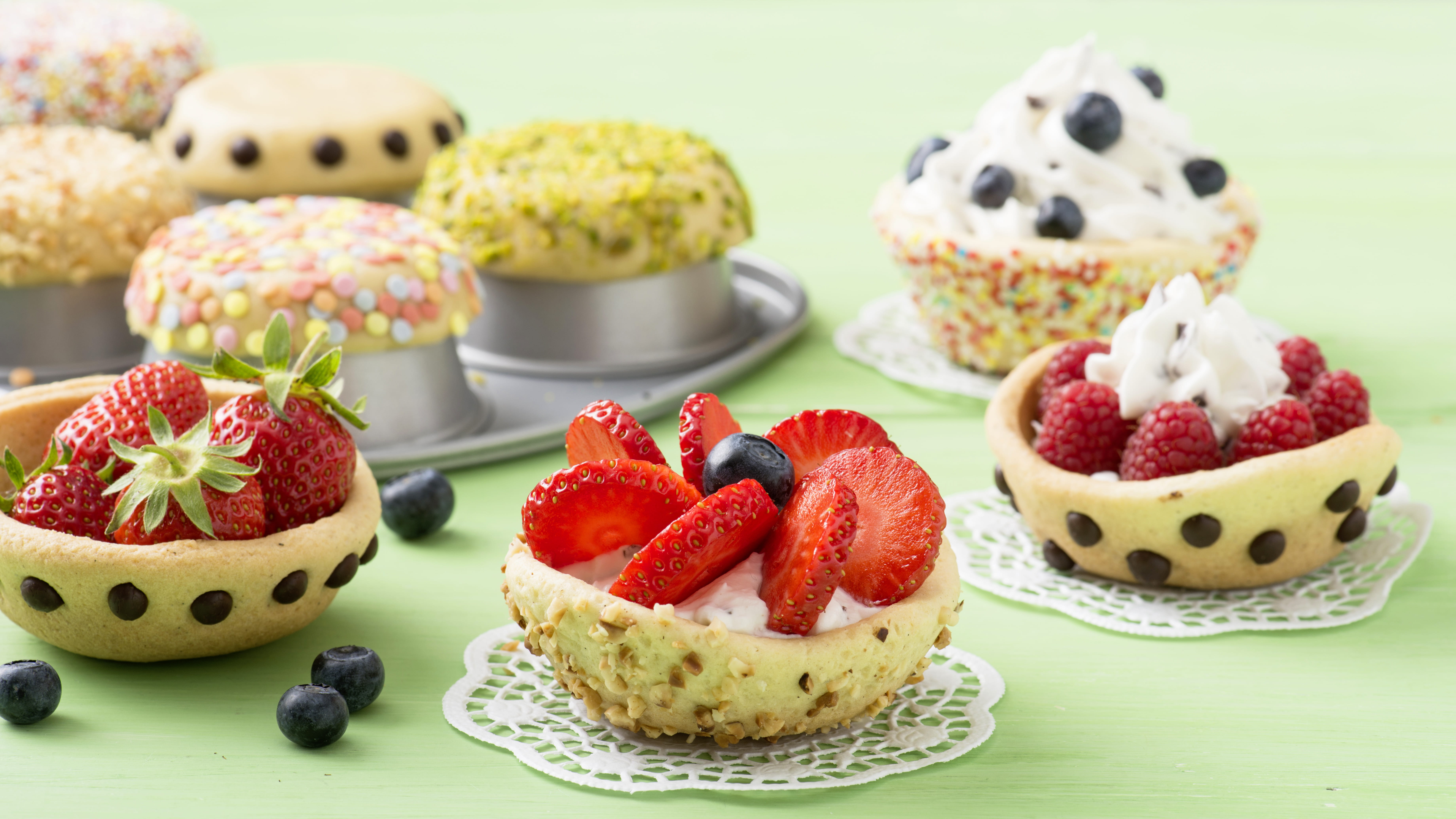 recipe image Kekskörbchen mit Schokokusscreme und Früchten