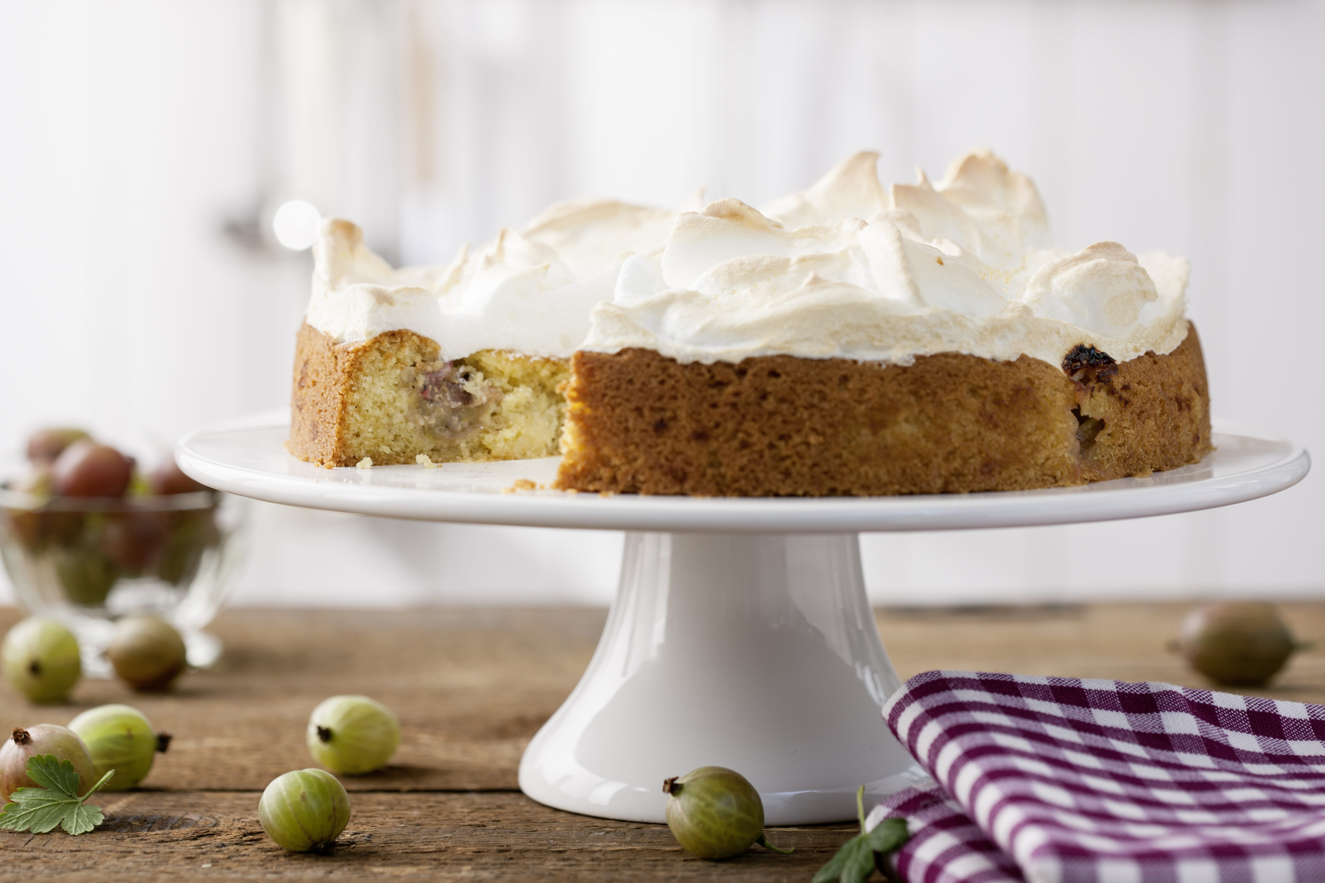 Stachelbeerkuchen mit Baiserhaube | Sanella