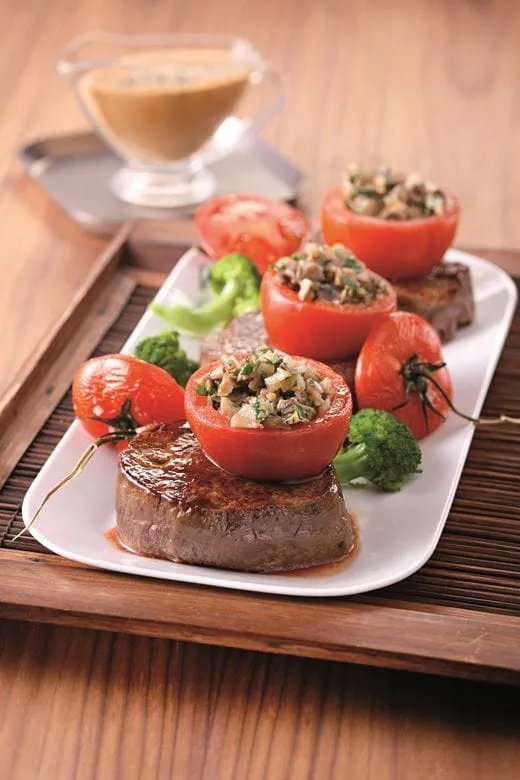 recipe image Pfeffersteaks mit gefüllten Tomaten