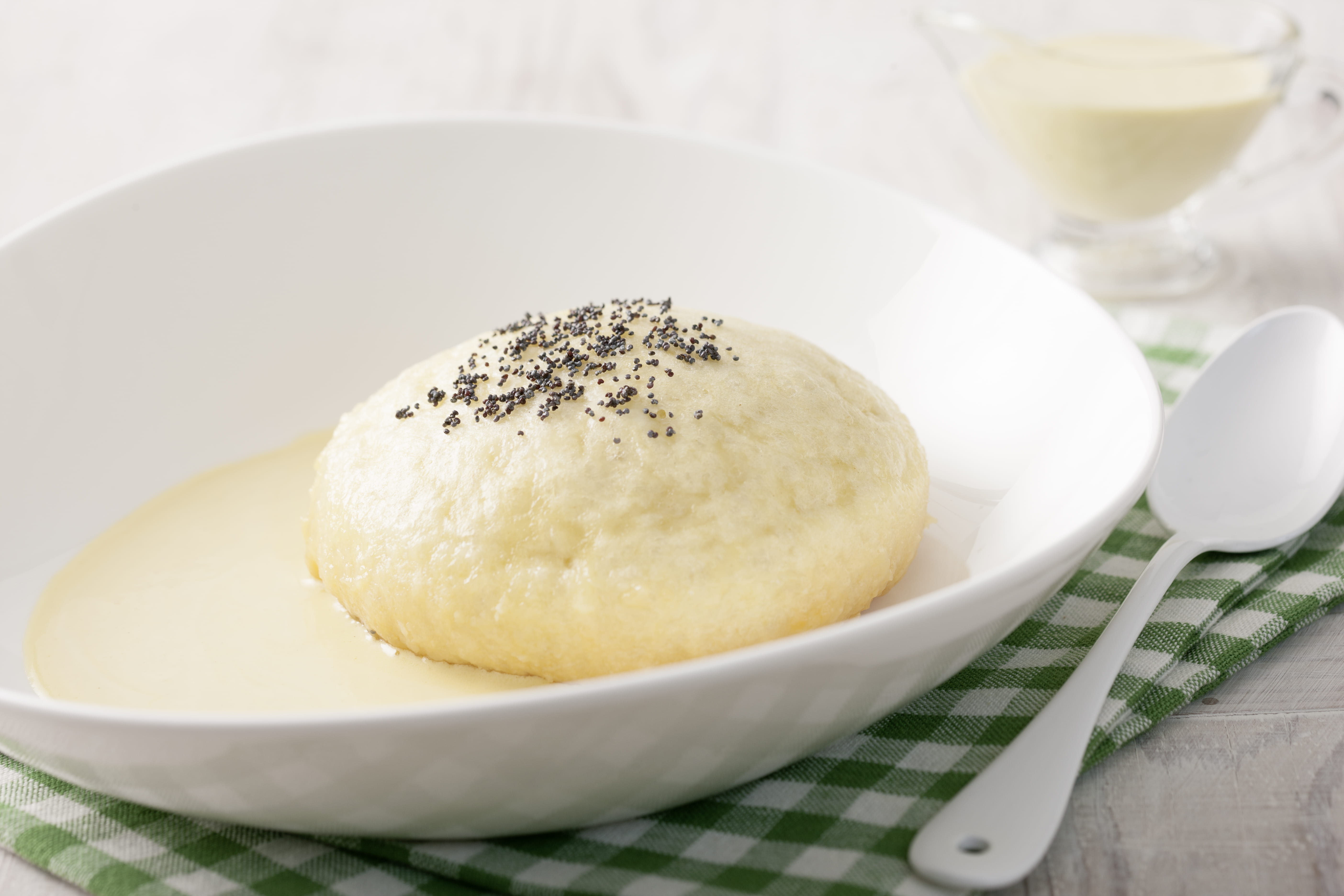 Dampfnudeln mit Vanillesoße | Sanella