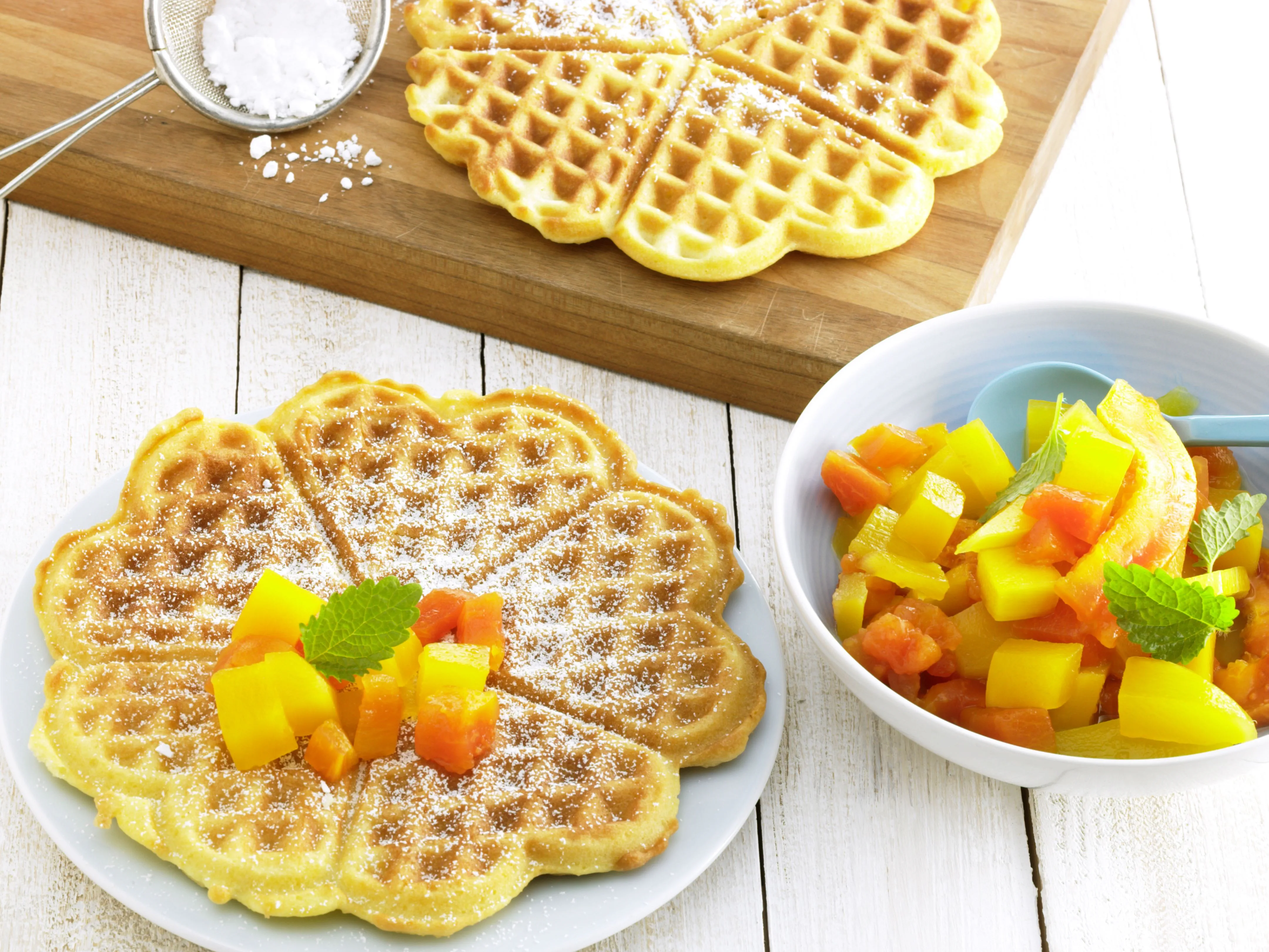 recipe image Waffelrezept für Kokoswaffeln mit Kompott