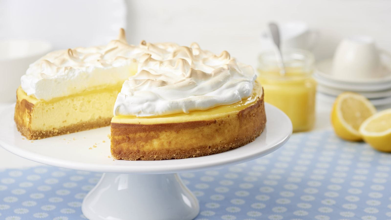 recipe image Cheesecake mit Lemon Curd und Baiser