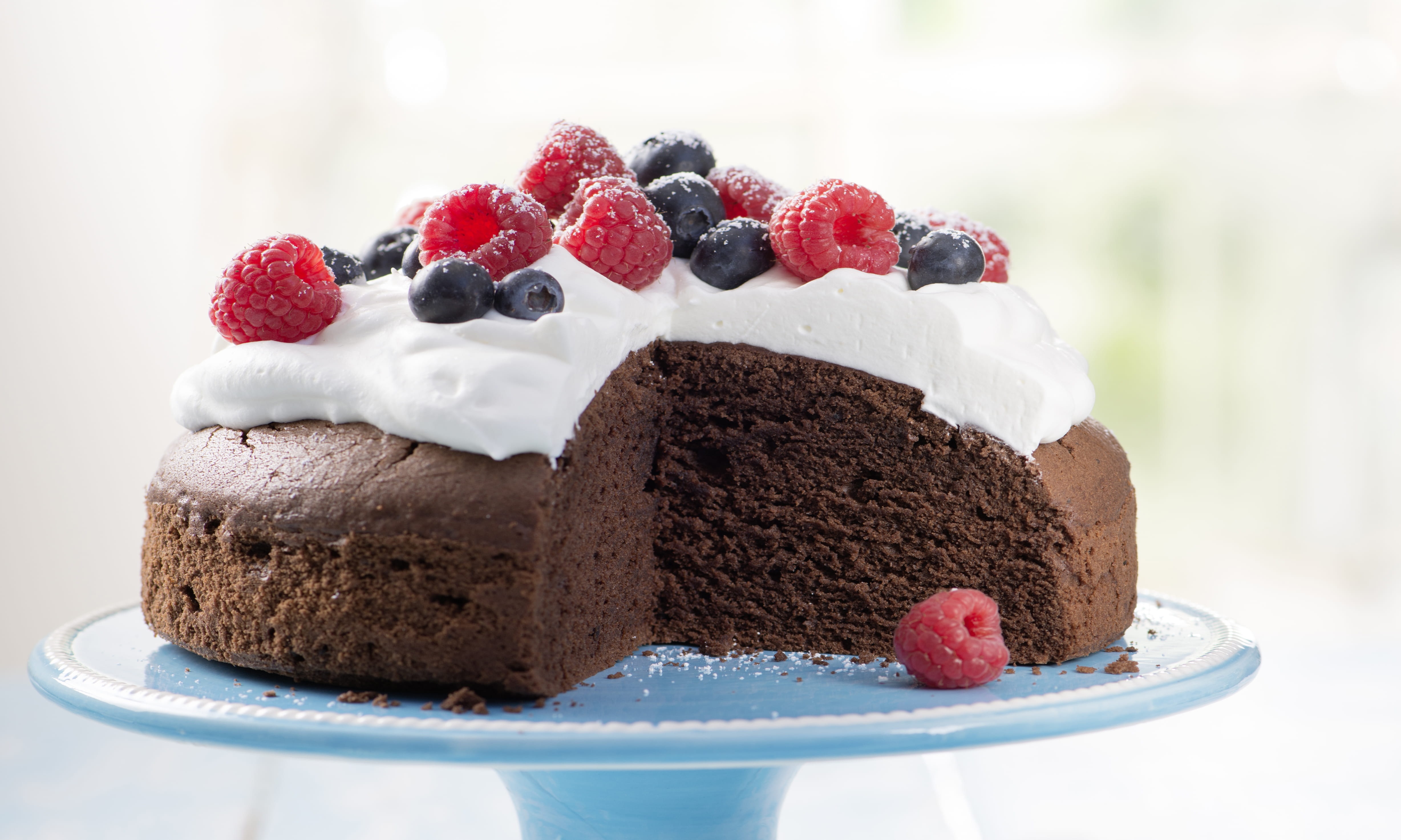 recipe image Schokoladenkuchen mit Beeren